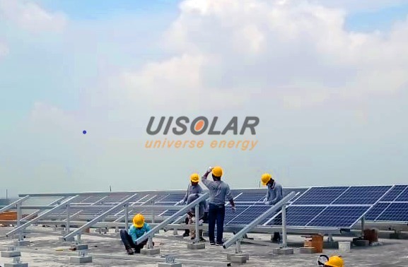  UISOLAR fournit des rayonnages solaires pour un projet de toiture au Bengale